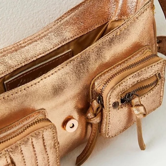 Free People High Speed Crossbody Bag Sling Gold Metallic Leather Adjustable - Picture 6 of 9